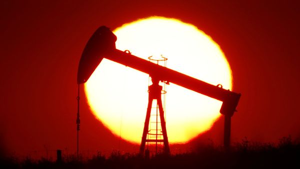 Курс нефти Brent стремится к отметке $65 за баррель