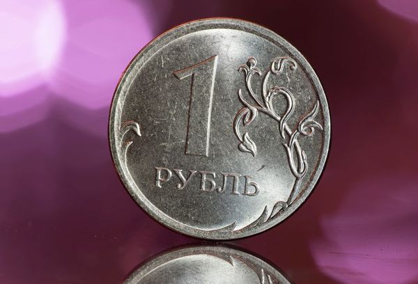 Рубль не стабилен и может сорваться вниз