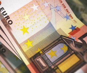 Курс евро снижается против американского доллара Курс евро снижается против американского доллара