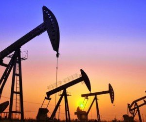 Курс нефти медленно выходит из глубокого минуса