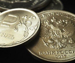 Рубль резко обвалился на 1% на торгах во вторник Рубль резко обвалился на 1% на торгах во вторник