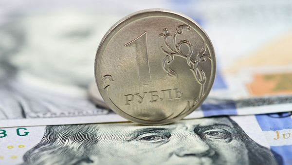 Рубль не оставляет попытки роста