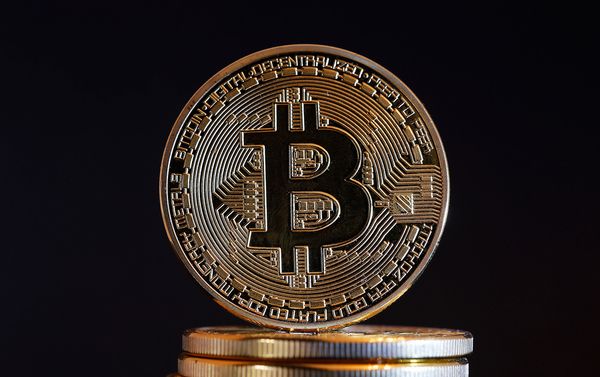 Курс биткоина могут обрушить три фактора