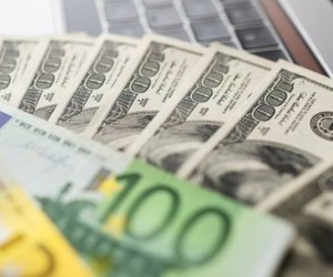 Валютный рынок: Доллар и евро падают из-за страхов инвесторов Валютный рынок: Доллар и евро падают из-за страхов инвесторов