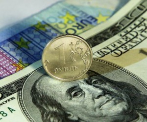 Курс рубля в ближайшее время будет падать, прогноз эксперта