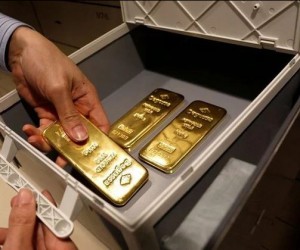 Мировая цена золота выросла до 1700$, устанавливая семилетний рекорд Мировая цена золота выросла до 1700$, устанавливая семилетний рекорд