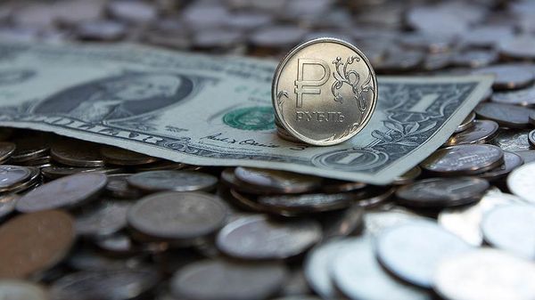 Рубль ориентируется в динамике на несколько факторов