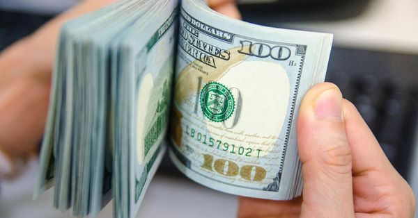 Доллар будет падать в ближайшие дни после того как ФРС начнет поддержку экономики