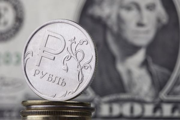 Курс доллара будет расти, будет ли падать рубль зависит от Банка Росии