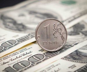 Доллар падает, в ближайшие дни курс ослабнет против рубля