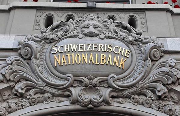 Валютный рынок: Банк Швейцарии останавливает рост франка
