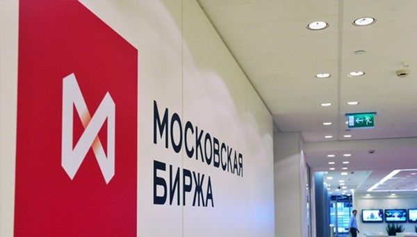 Рынок акций РФ после удачного старта на открытии начал падать