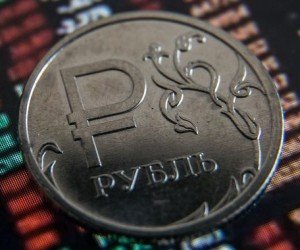 Рубль сегодня может упасть против основных валют