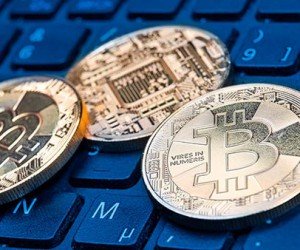 Курсы криптовалют рухнули вместе с мировыми рынками Курсы криптовалют рухнули вместе с мировыми рынками