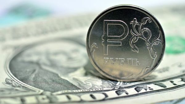 Курс рубля: Доллар вернулся к уровню 68 рублей 