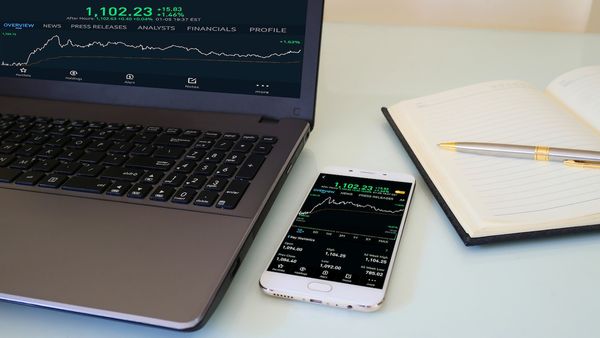 Не нарваться на мошенников и торговать выгодно поможет сравнение Форекс брокеров