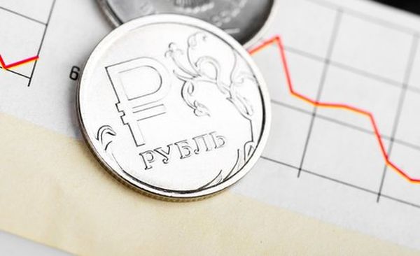 Рубль падает даже несмотря на рост нефти