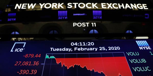 Мировые фондовые рынки падают, власти США пытаются вернуть интерес к доллару