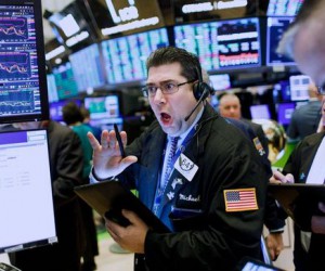 Фондовый рынок: Инвесторы продают акции в пользу валют и биткоина