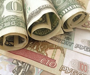 Рубль падает против доллара и евро эксперты называют несколько причин Рубль падает против доллара и евро эксперты называют несколько причин