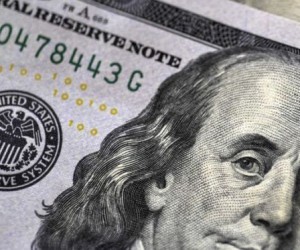 Продадут за бесценок. Инвесторы массово избавляются от доллара Продадут за бесценок. Инвесторы массово избавляются от доллара