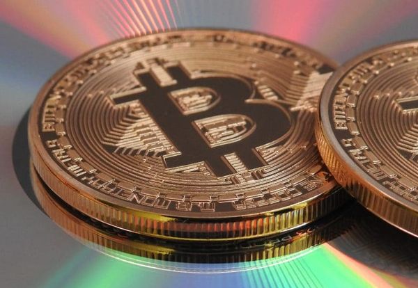 Курс биткоина сегодня 2 июля пытается уйти выше 9200$ за монету