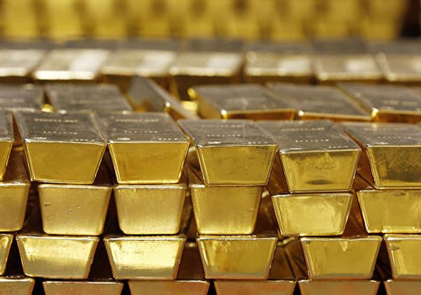 Курс золота: Инвесторы продолжают скупать металл опасаясь кризиса