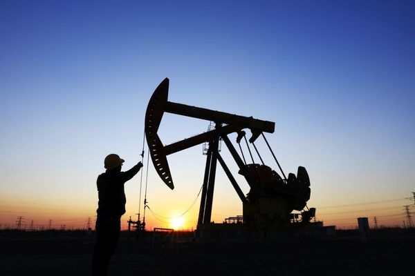 Нефть спешит установить новый рекорд 