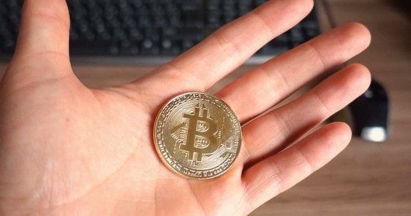Курс биткоина за сутки вырос на 1.5% до нового максимума $9,500