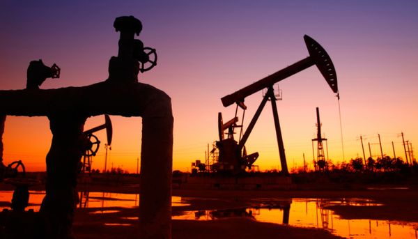 Нефть рухнула на 4% на рекордном падении ВВП в США во втором квартале