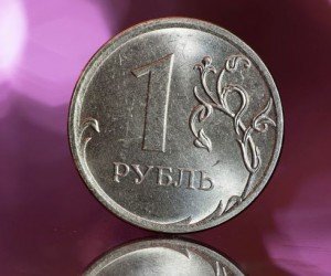 Курс рубля к концу недели упал на 0.55% против доллара и на 0.58% против евро