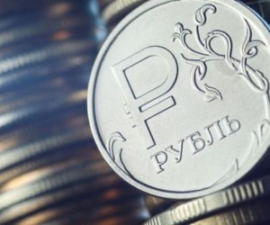 Курс рубля падает к доллару и фунту в пределах 0.3%