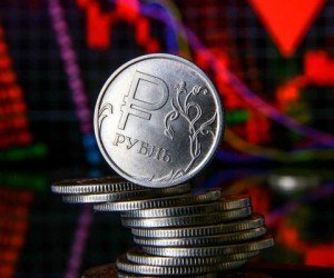 Рубль рухнул ниже 77 рублей, что происходит с долларом сейчас