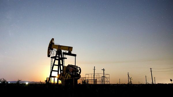 Нефть рухнула к $38 рубль пытаются удержать от обвала