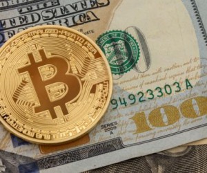 Доллар падает против основных валют, биткоин опустился ниже $19000