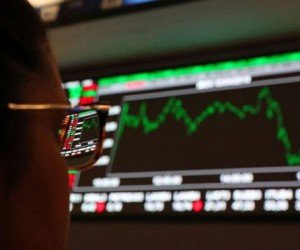Российский фондовый рынок рухнул более чем на 2% на вирусной панике