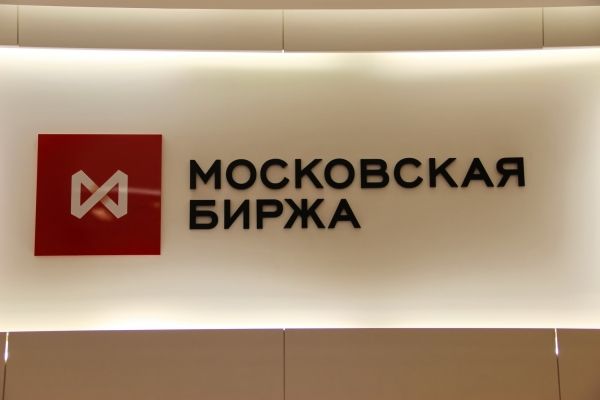 Российский фондовый рынок укрепился несмотря на попытки распродаж 