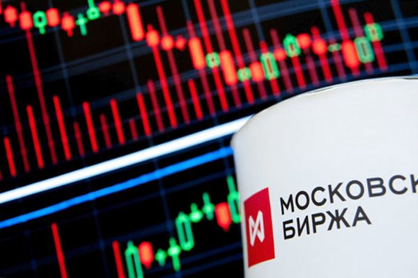 Российский фондовый рынок потерял накануне более 1% из-за нефти