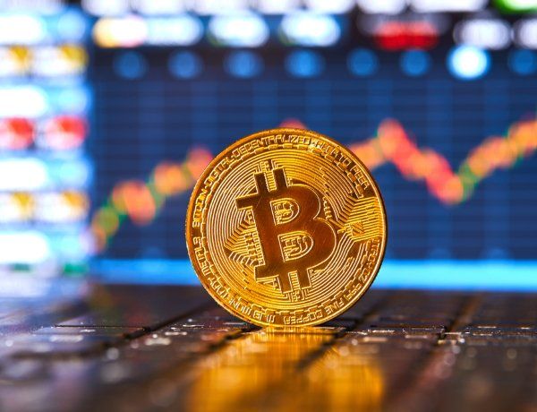 Биткоин вновь растет двухзначными темпами 