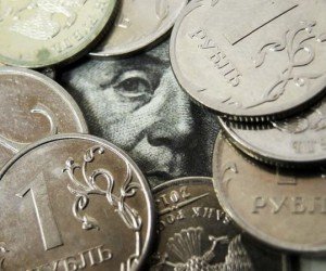 Рубль падает против доллара и биткоина