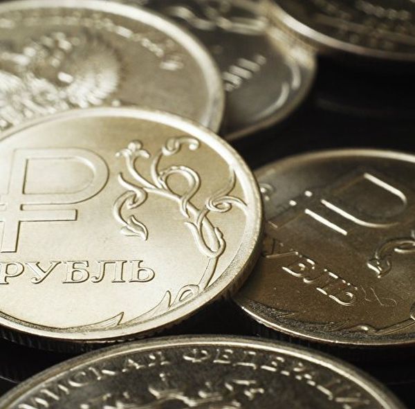 Рубль обеспокоен неоднозначными заявлениями регулятора