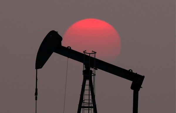 Курс нефти отметив 13-месячные максимумы символически снизился