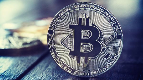 Биткоин борется за $50K и независимость от динамики акций 