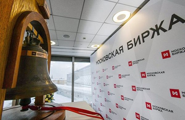 Российский фондовый рынок продолжает пике, рубль и нефть помогают