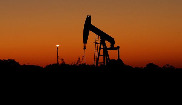 Курс нефти растет, покупки вызваны перекрытием Суэцкого канала Курс нефти растет, покупки вызваны перекрытием Суэцкого канала