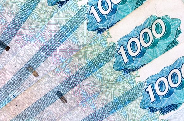 Рубль пытается прорваться к уровню 75 рублей