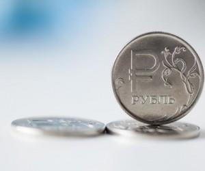 Рубль приближается к отметке 76 за доллар, после которой может рухнуть Рубль приближается к отметке 76 за доллар, после которой может рухнуть