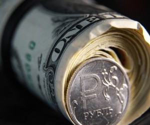 Рубль перешел в наступление пользуясь санкционным затишьем Рубль перешел в наступление пользуясь санкционным затишьем