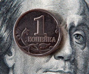 Рубль отыгрывает потери из-за дорожающей нефти Рубль отыгрывает потери из-за дорожающей нефти