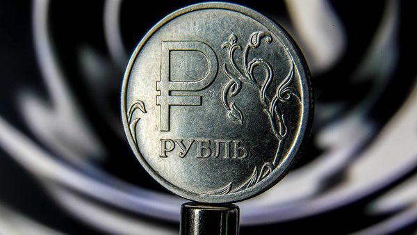 Курс доллара дрейфует, рубль подавлен неопределенностью Курс доллара дрейфует, рубль подавлен неопределенностью
